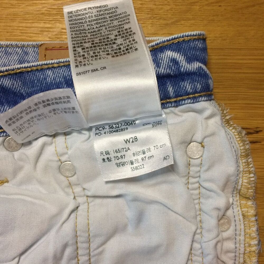 Levi’s 501 Jean shorts 28 button-fly light wash distressed - Picture 10 of 10